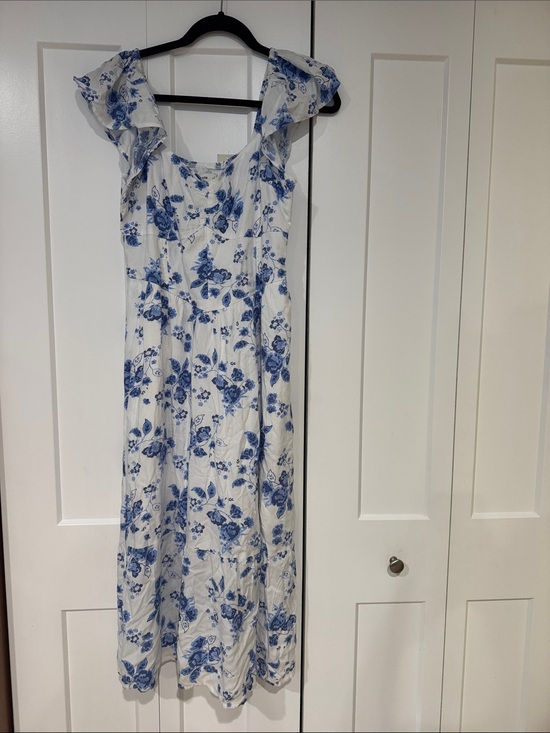 Hollister Dresses & Skirts - Hollister White Maxi Dress with Blue Floral Print